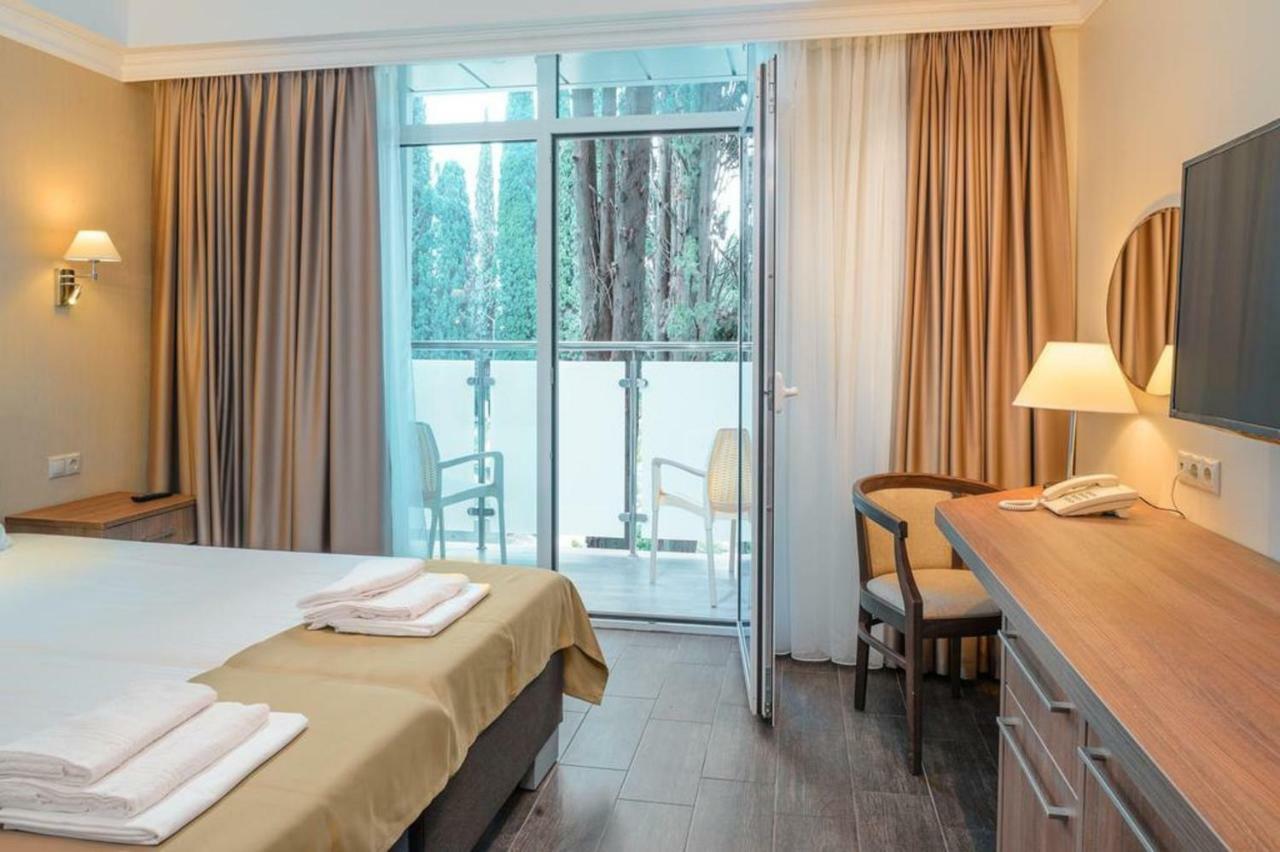 Hotel Cheluskintsev Gagra Eksteriør billede